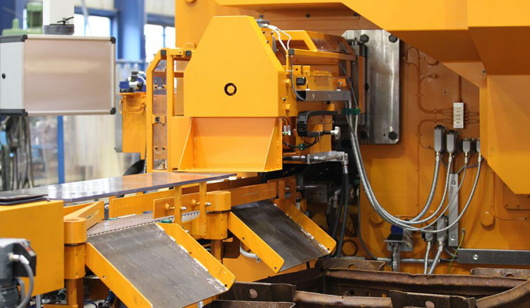 橡塑機(jī)械設(shè)備使用時(shí)應(yīng)該注意哪些問(wèn)題？